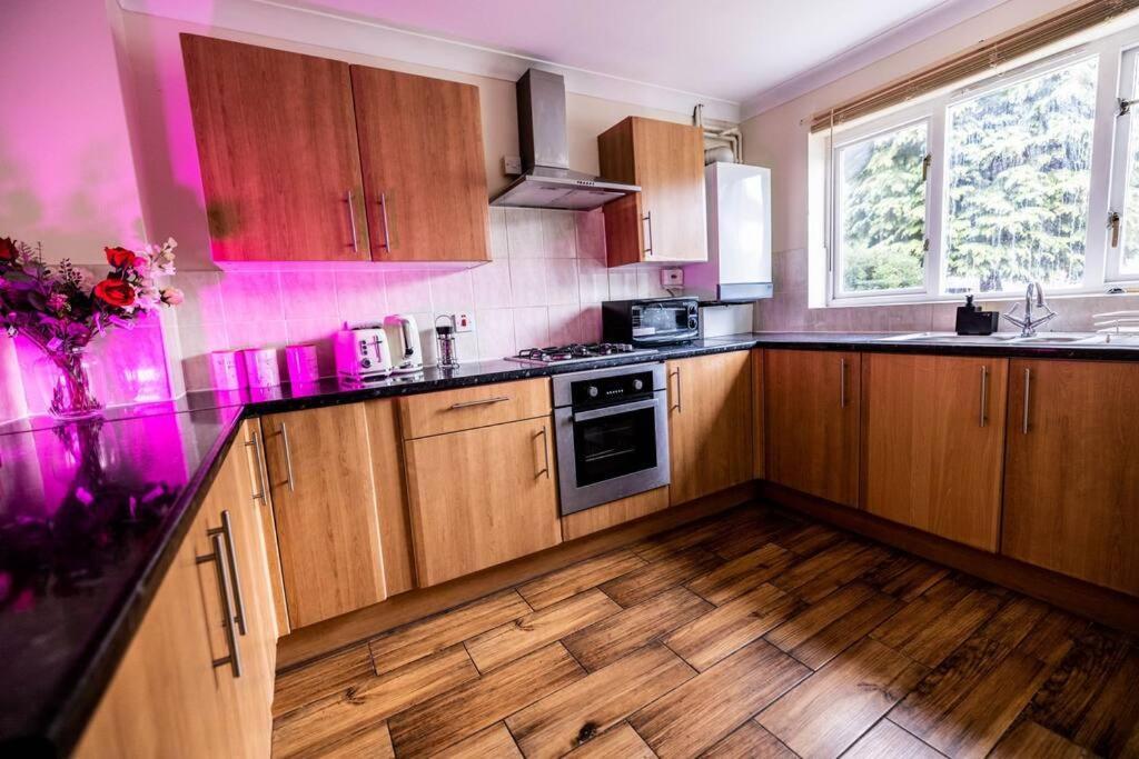 3 Bedrooms House-Sofabed-Parking-Bbqstove-Garden London Ngoại thất bức ảnh