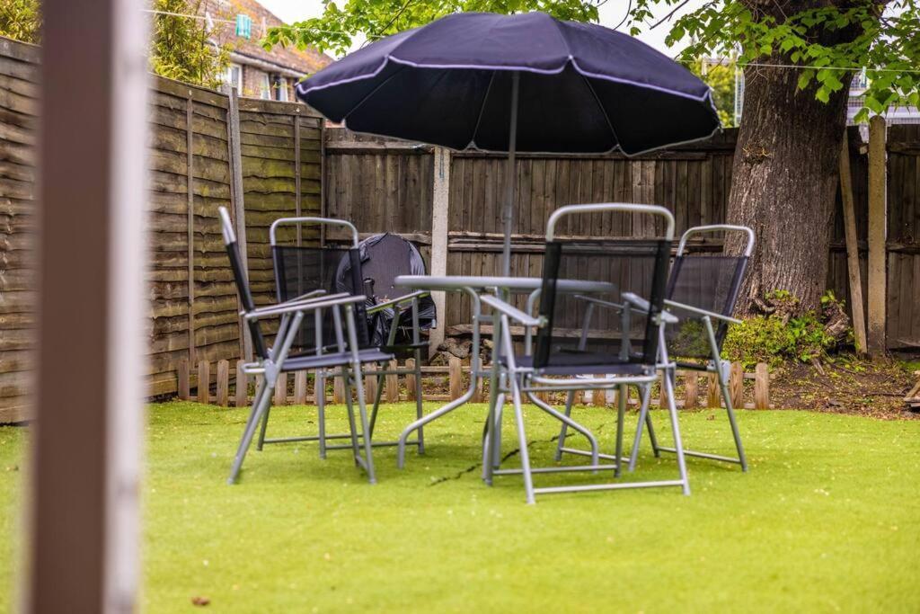 3 Bedrooms House-Sofabed-Parking-Bbqstove-Garden London Ngoại thất bức ảnh