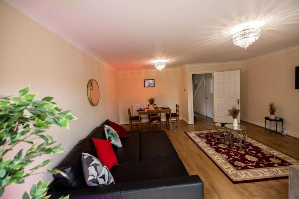 3 Bedrooms House-Sofabed-Parking-Bbqstove-Garden London Ngoại thất bức ảnh
